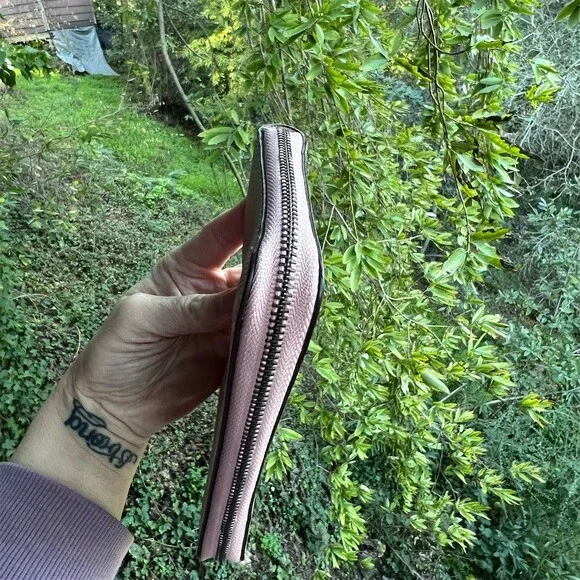 COACH Medium Id Zip Wallet Pink Zip-Around w Gunmetal Hardware AUTHENTIC - Picture 8 of 10